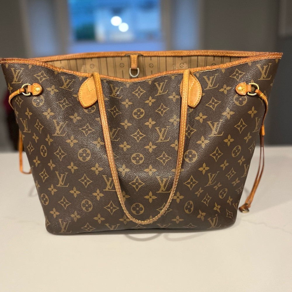 Louis Vuitton Neverfull MM Tote
